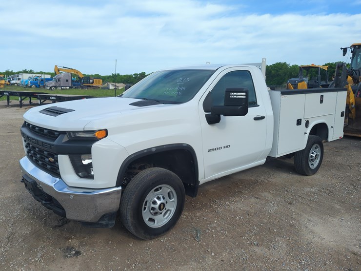 2023-chevrolet-2500-image-2