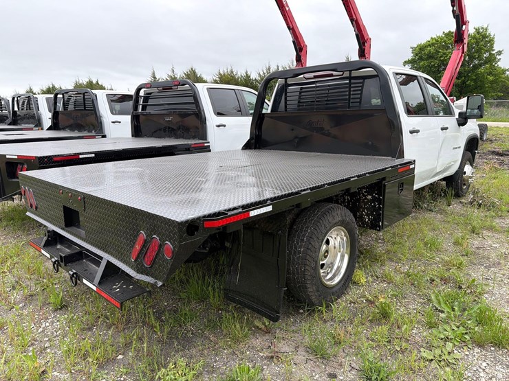 2022-chevrolet-3500-image-3