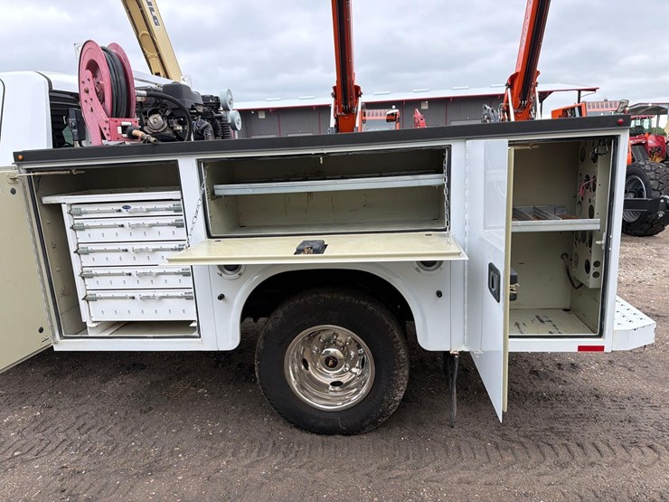2022-chevrolet-3500-image-8
