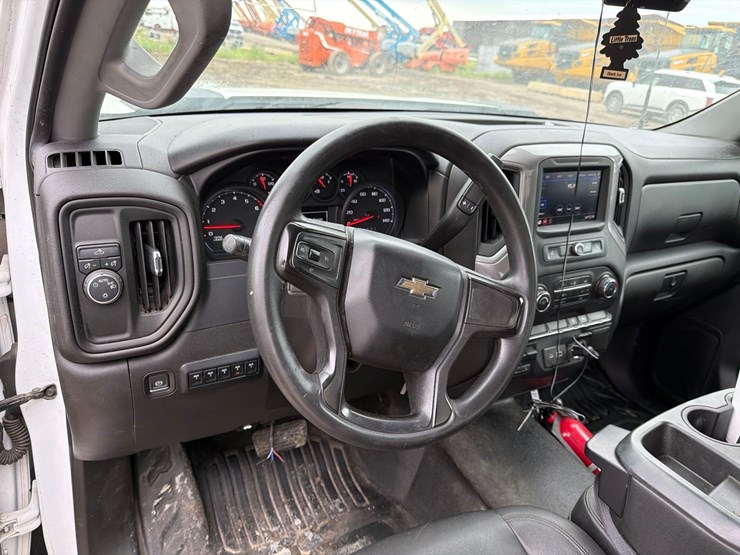 2021-chevrolet-3500hd-image-17