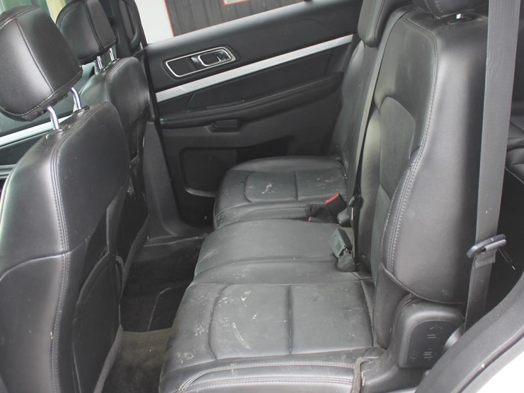 2017-ford-explorer-image-11