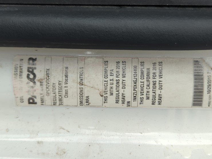 2016-kenworth-t880-image-10