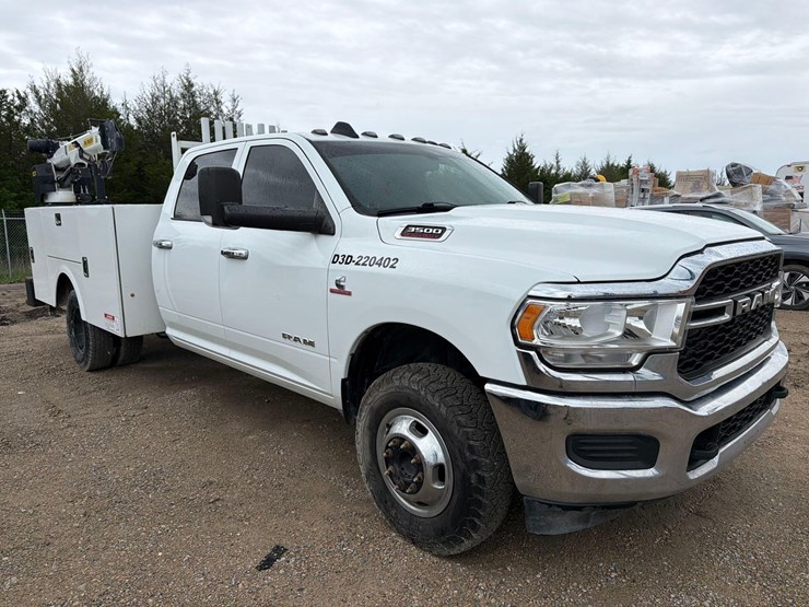 2022-dodge-3500-image-2
