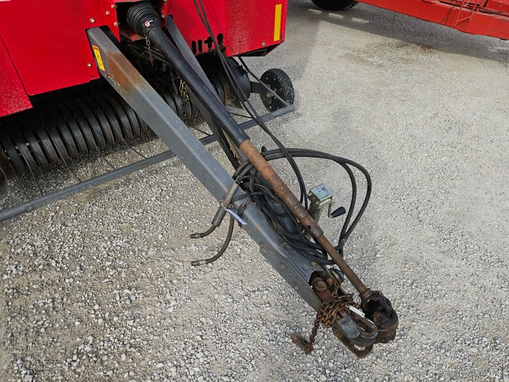 2015-massey-ferguson-2946-image-2
