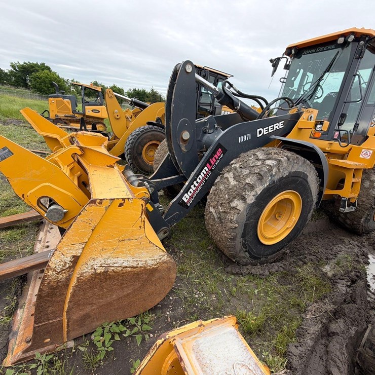 2023 DEERE 644P