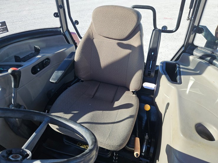 2012-case-ih-farmall-125a-image-17
