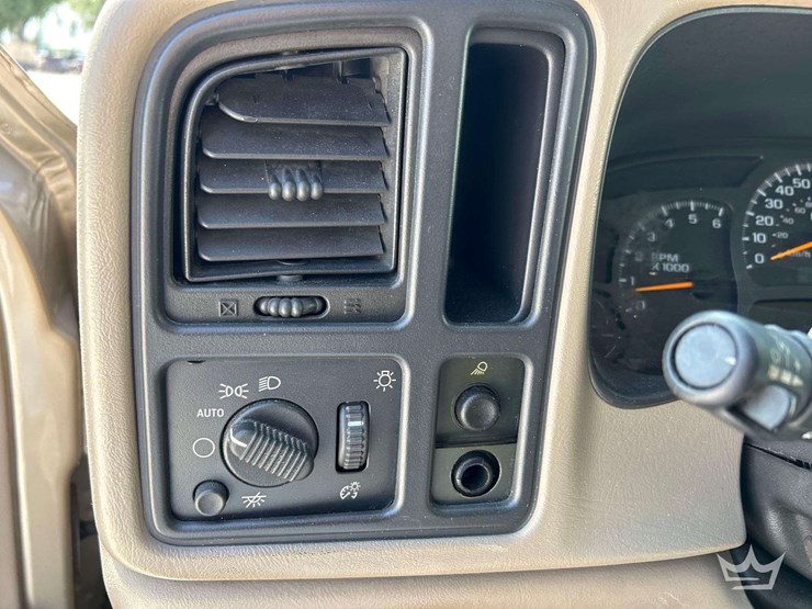 2004-chevrolet-silverado-1500-image-17