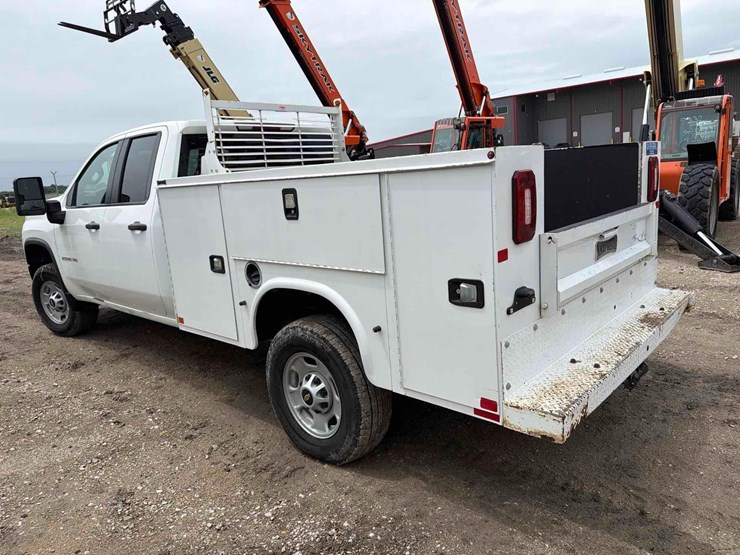 2023-chevrolet-2500-image-4