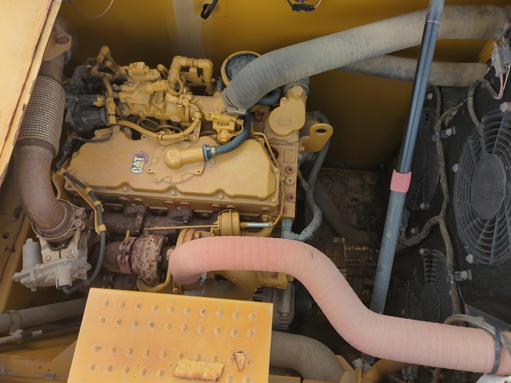 2019-caterpillar-320-image-16