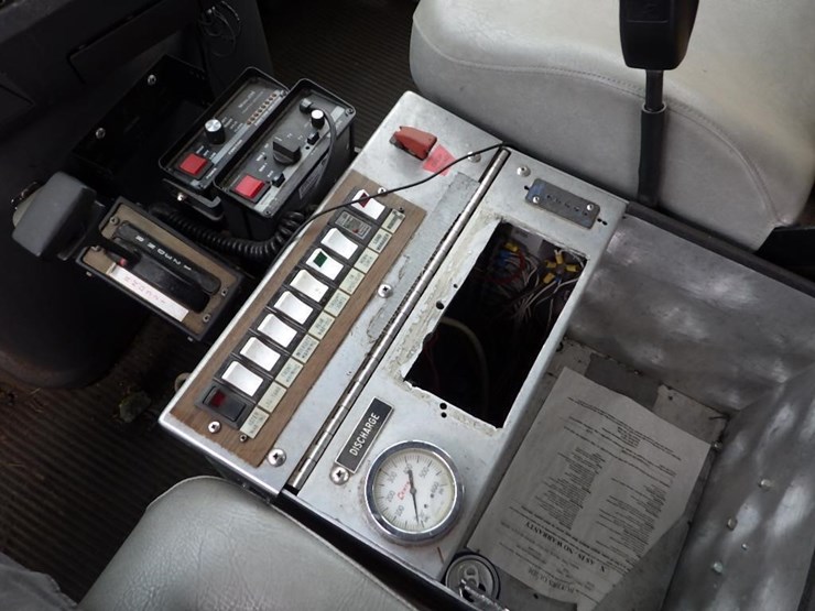 1995-ford-l9000-image-57