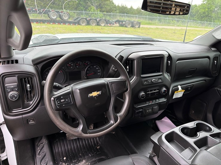 2023-chevrolet-2500-image-22