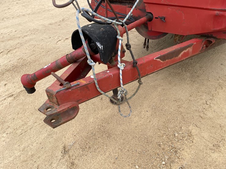 new-holland-165-image-8