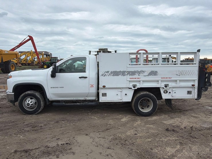 2021-chevrolet-3500hd-image-1