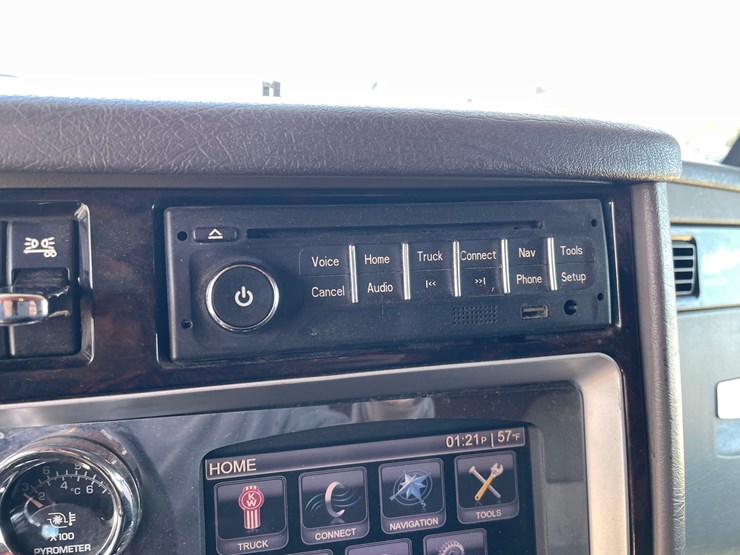 2013-kenworth-t660-image-109