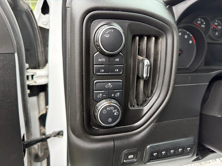 2020-chevrolet-2500-image-19