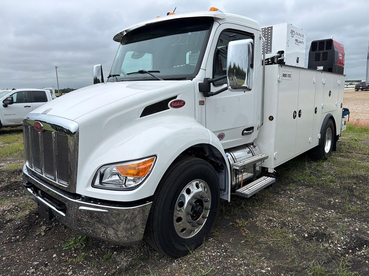 2026-peterbilt-536-image-1