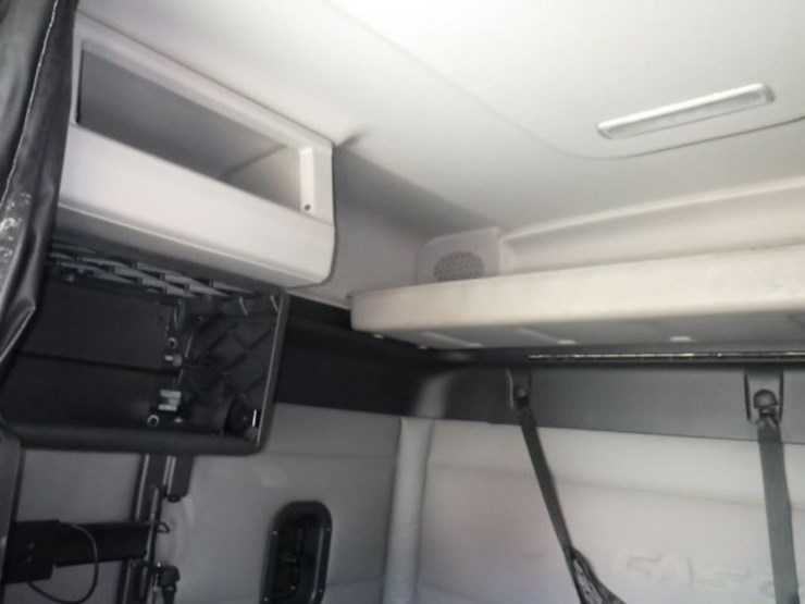 2019-freightliner-cascadia-126-image-20