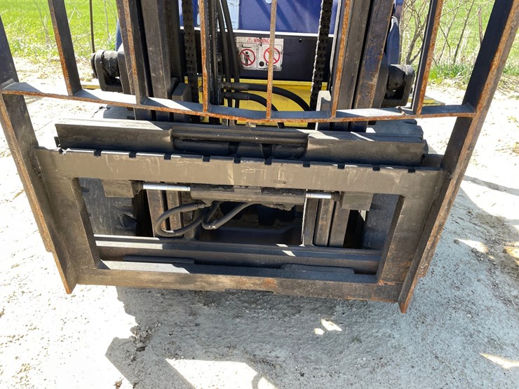 #308-•-komatsu-6,000-lbs,-propane-forklift-(non-moving)-image-25