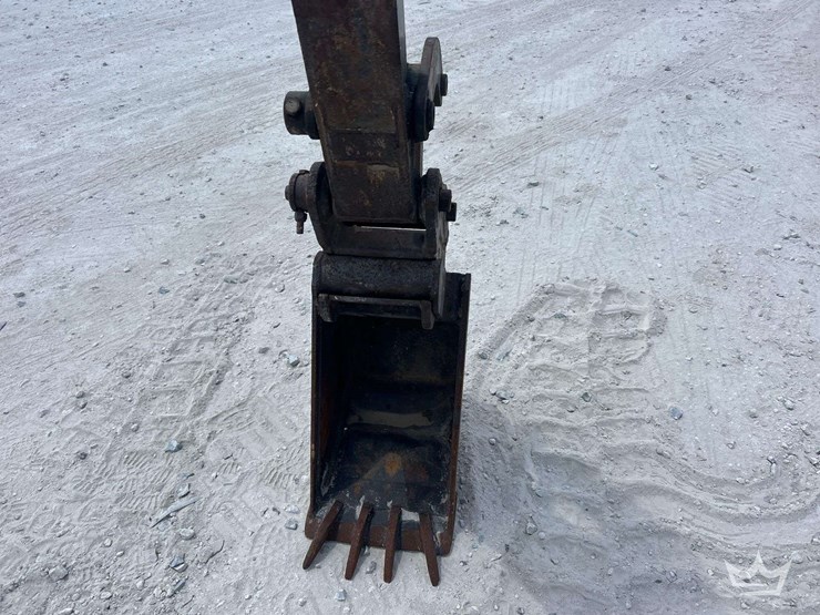 2013-deere-27d-image-11