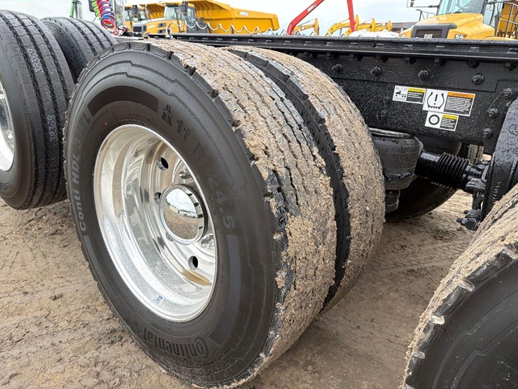 peterbilt-567-image-7