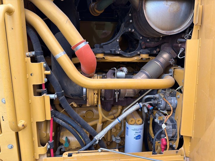 caterpillar-140m2-image-12