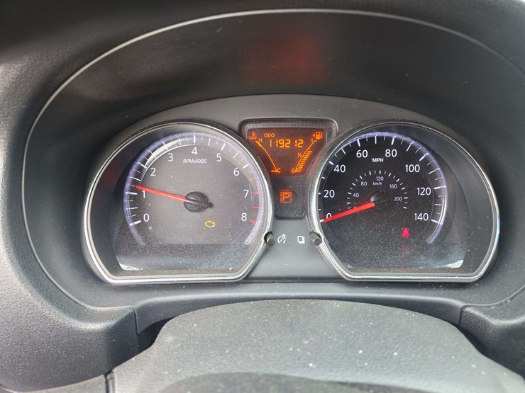 2014-nissan-versa-sv-sedan-4d-image-16