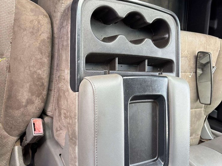 2015-chevrolet-silverado-2500hd-image-24