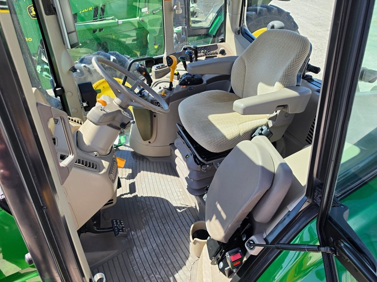 2021-john-deere-6140m-image-17