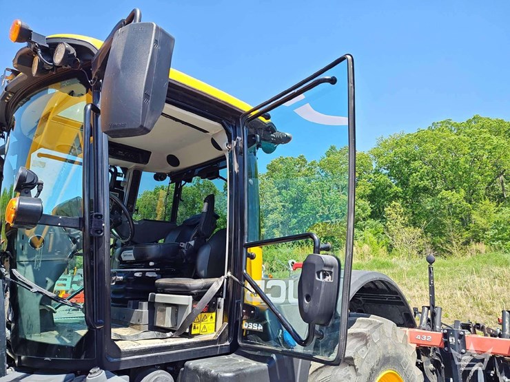 2022-jcb-fastrac-4220-image-33