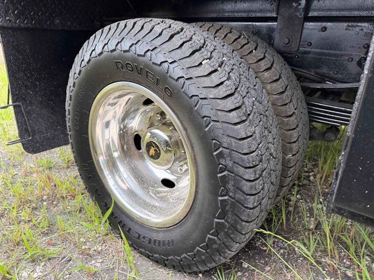 2022-chevrolet-3500-image-11