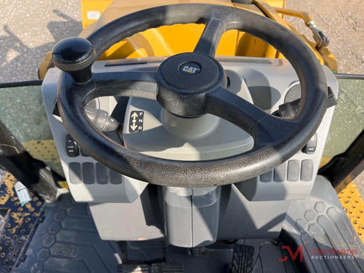 2022-caterpillar-420-image-15