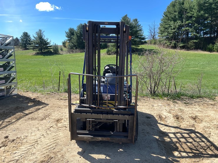 #308-•-komatsu-6,000-lbs,-propane-forklift-(non-moving)-image-2