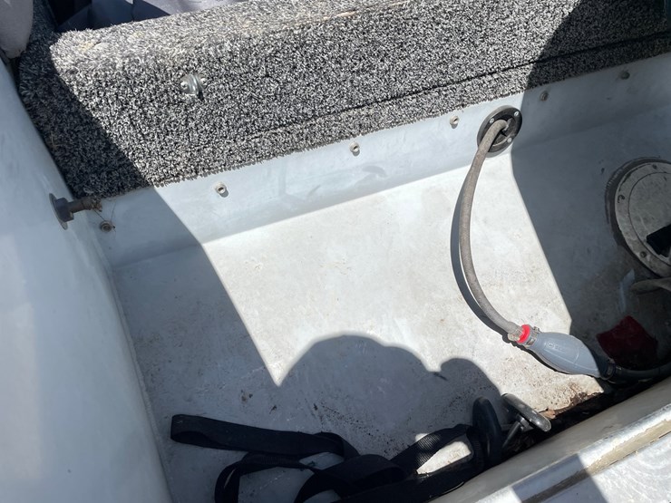 #2000-•-1986-crestliner-nordic-17'-boat-(has-wi-title)-image-48