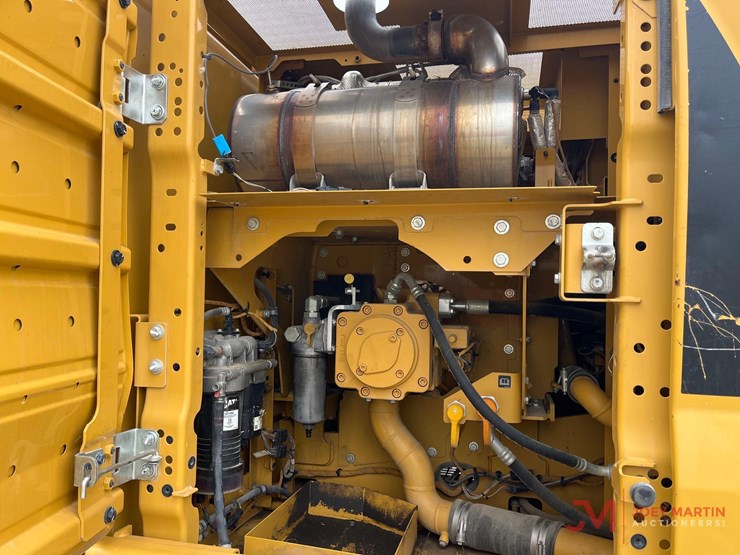 caterpillar-320-image-6