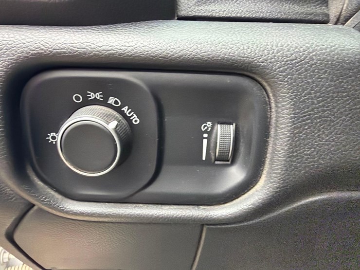 2022-dodge-3500-image-27
