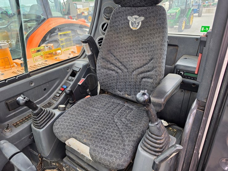 2018-case-cx57c-image-10