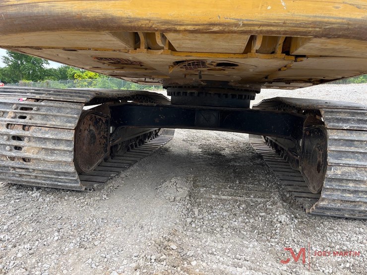 caterpillar-320-image-6