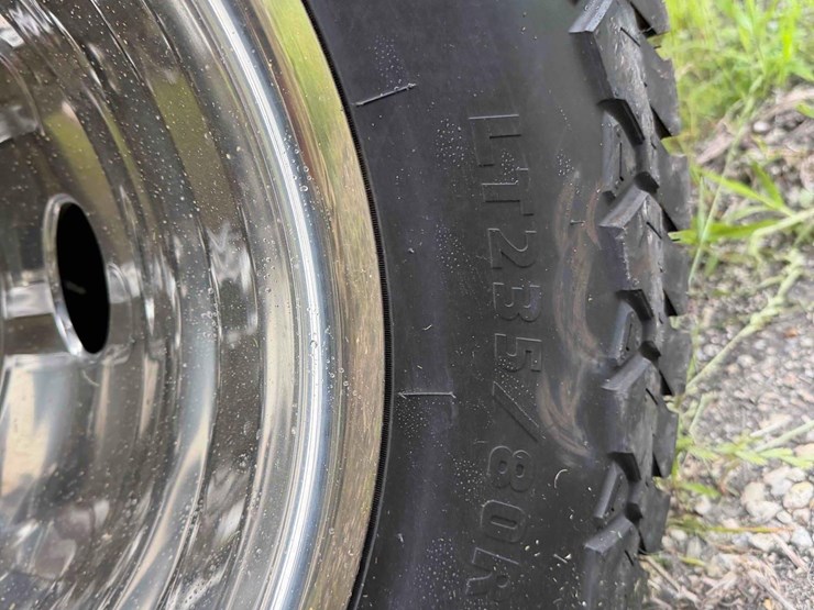 2022-chevrolet-3500-image-10