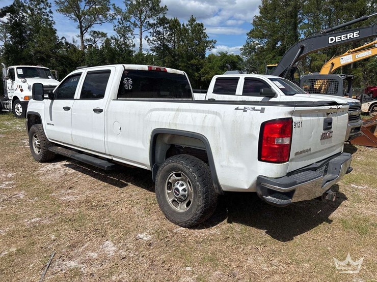 2015-gmc-sierra-2500hd-image-4
