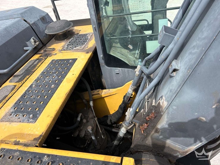 2016-deere-250g-lc-image-22