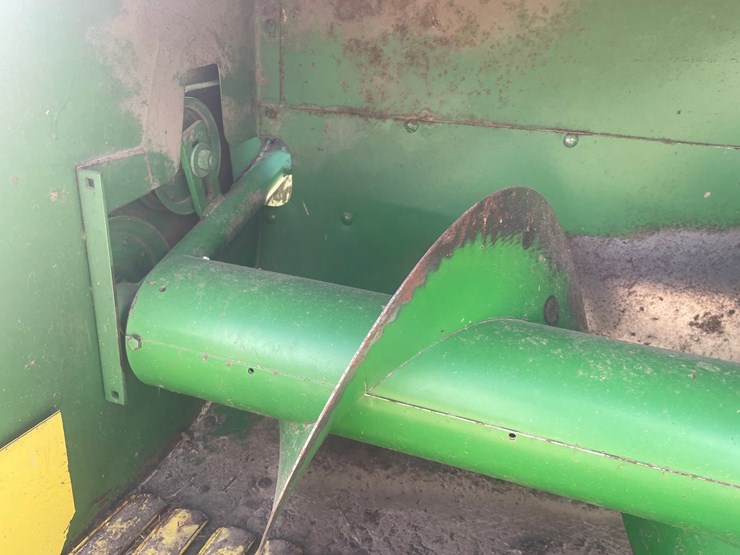 john-deere-337-image-10