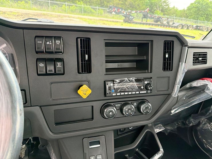 2026-peterbilt-536-image-37