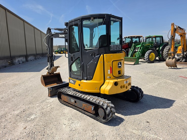 2022-deere-35g-image-15