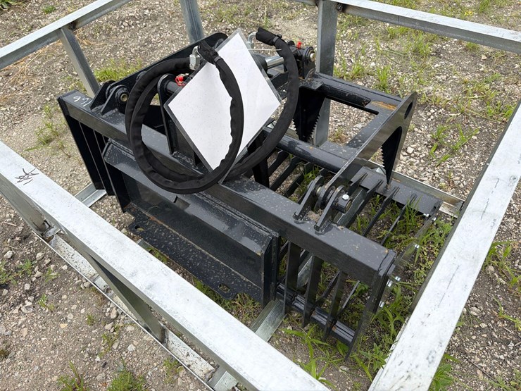 new-landhonor-mrb-72-44w-grapple-bucket-skid-steer-attachment-image-3