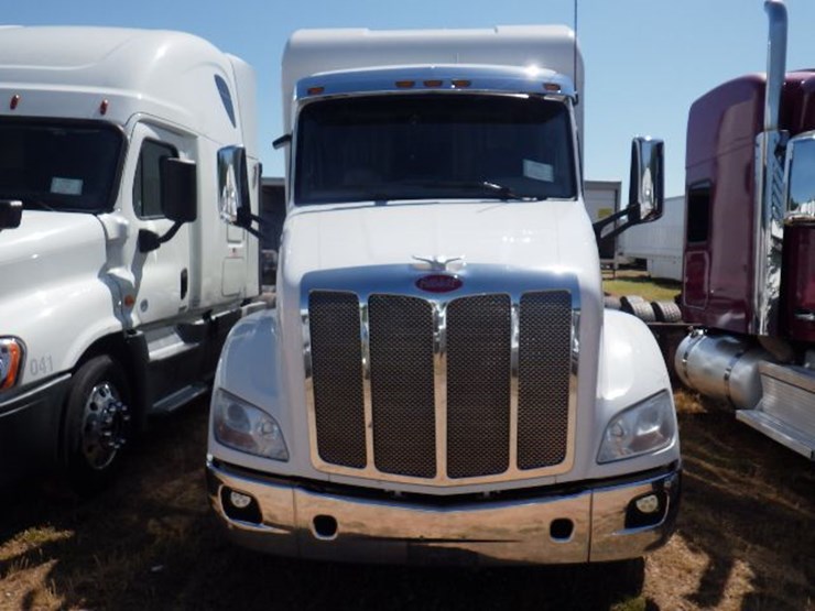 2018-peterbilt-579-image-3