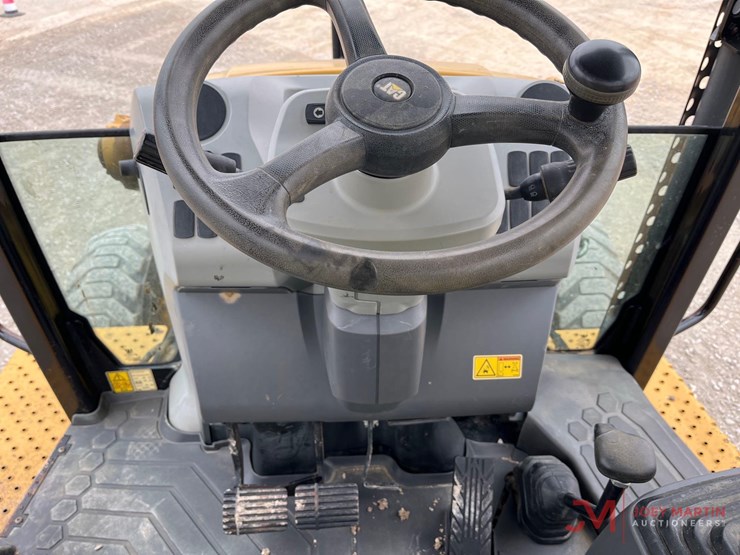 2020-caterpillar-416f2-image-19