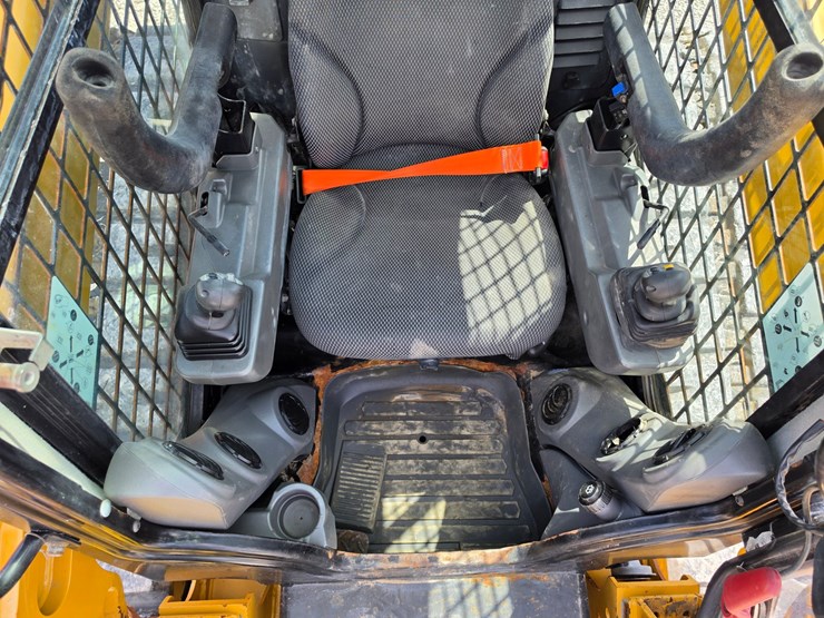 2021-caterpillar-299d3-image-9