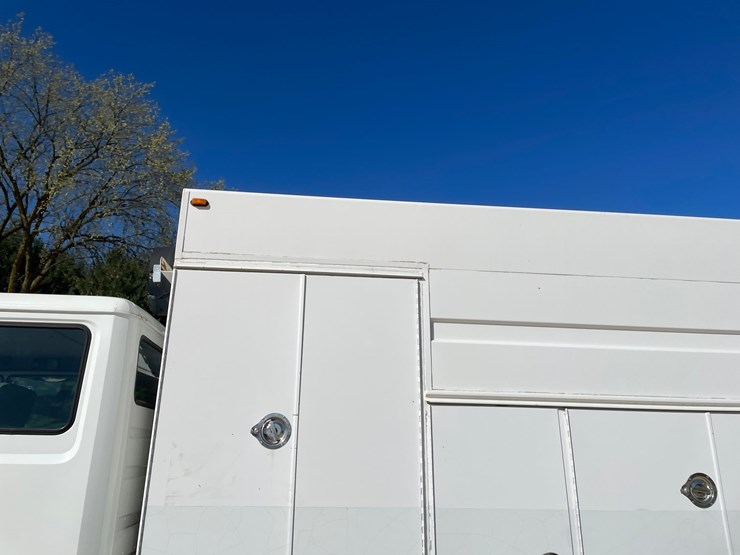 2003-freightliner-fl70-image-30