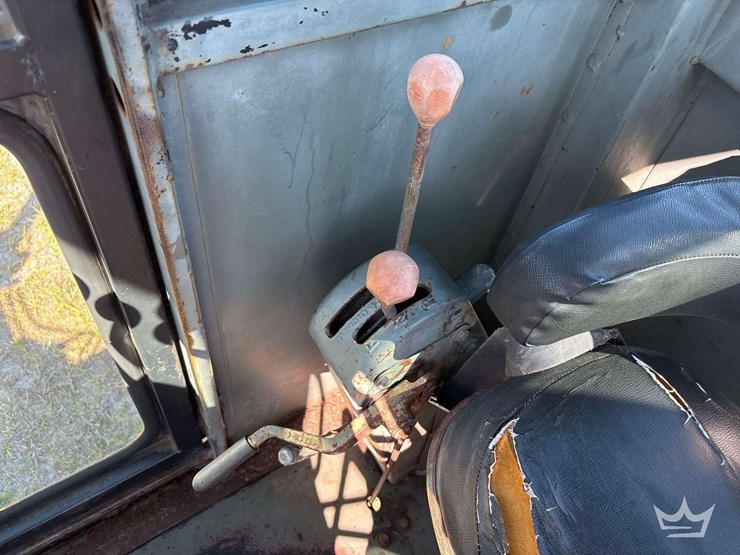 1986-deere-570a-image-32
