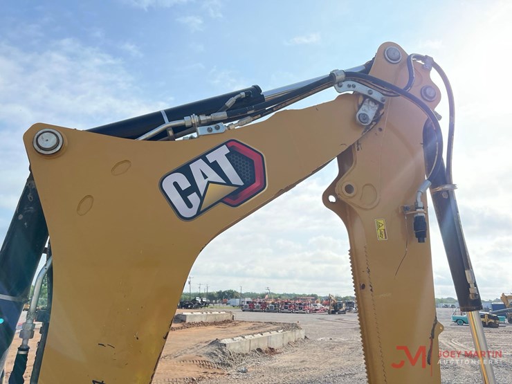 2022-caterpillar-420-image-10